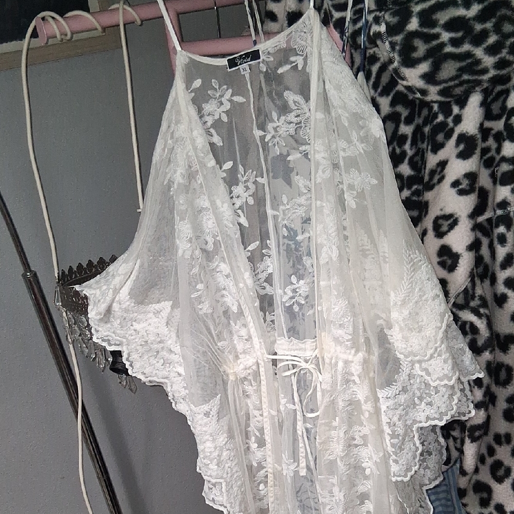 Lace robe , extra large vintage style white Sexy Nighty